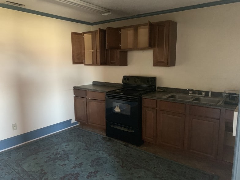 More Photos Of 1020 W New Bern Rd, Kinston Convenience Store For Sale