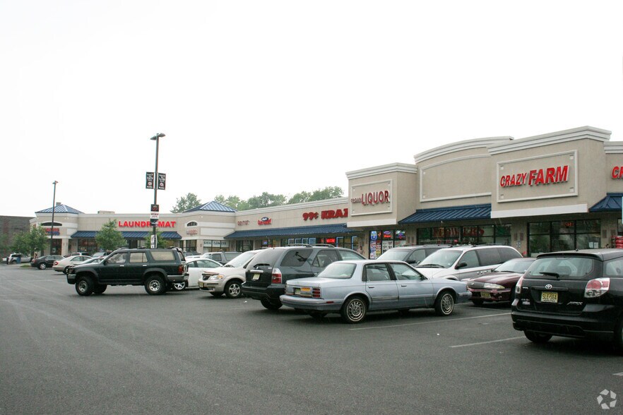 More Photos Of 711 E 1st Ave, Roselle General Retail For Lease