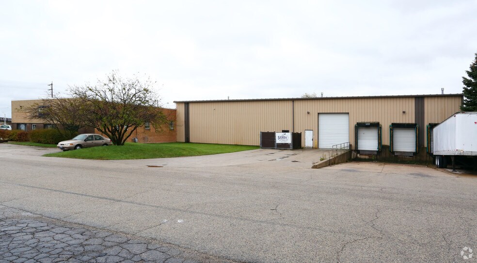 More Photos Of 8015 Pyott Rd, Lake In The Hills Manufacturing For Sale