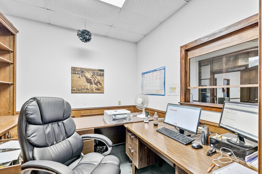 More Photos Of 189 N 1st St, Timpson Warehouse For Sale