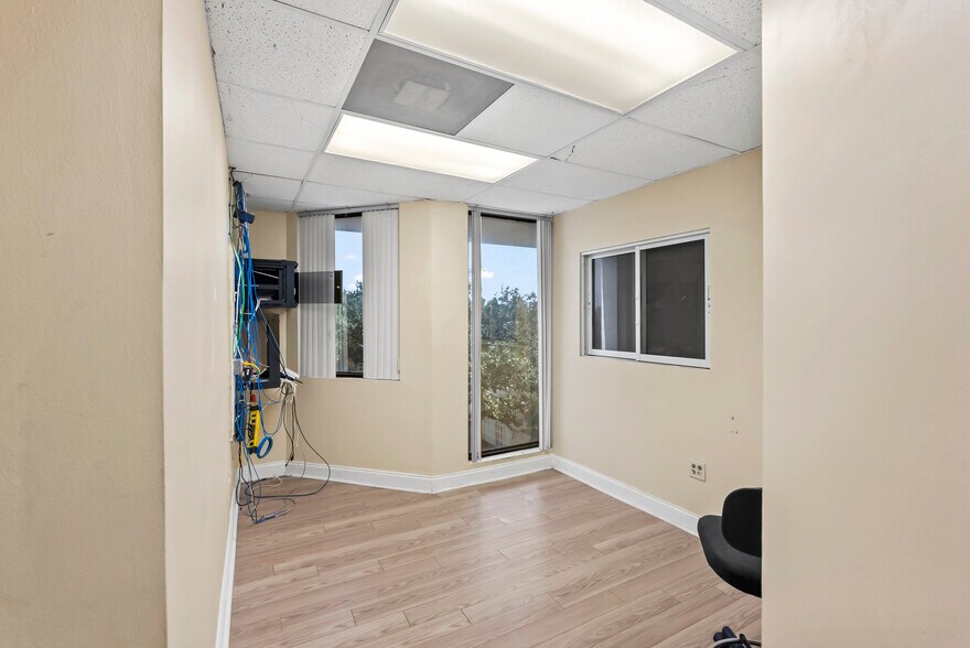 More Photos Of 3201 Griffin Rd, Fort Lauderdale Loft Creative Space For Lease