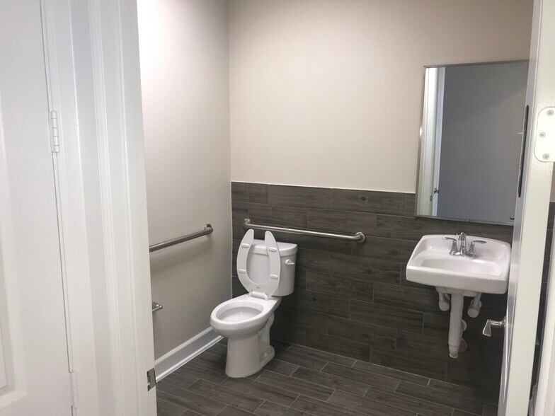 More Photos Of 202 Industrial Blvd, Sugar Land Loft Creative Space For Lease
