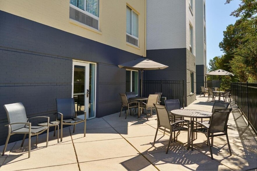 More Photos Of 30 Mill Rd, McDonough Hotel For Sale