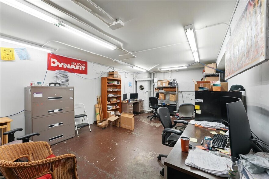 More Photos Of 2975 NE Sandy Blvd, Portland Storefront For Sale