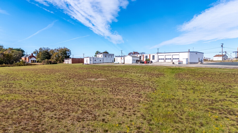 More Photos Of 1336 Main St, Dillwyn Auto Dealership For Sale