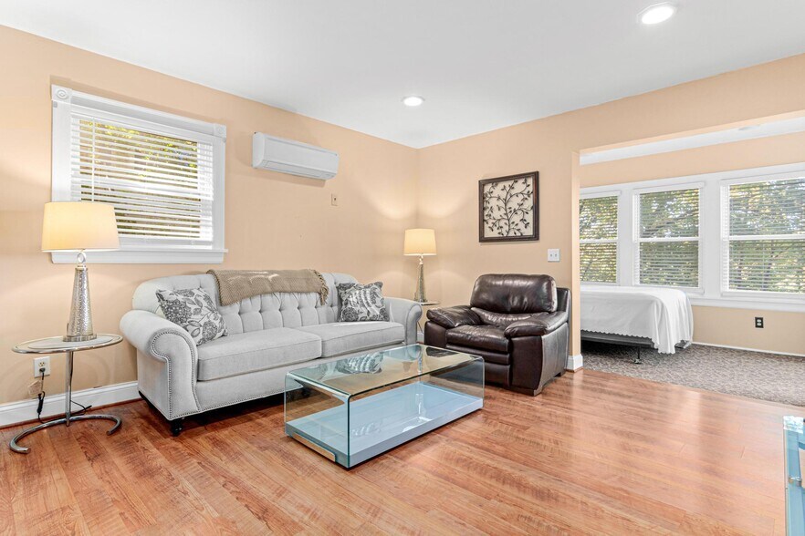 More Photos Of 305 River St, Osceola Hospitality For Sale