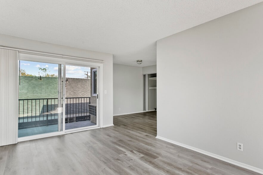 More Photos Of 1010 E Broadway, Anaheim Apartments For Sale