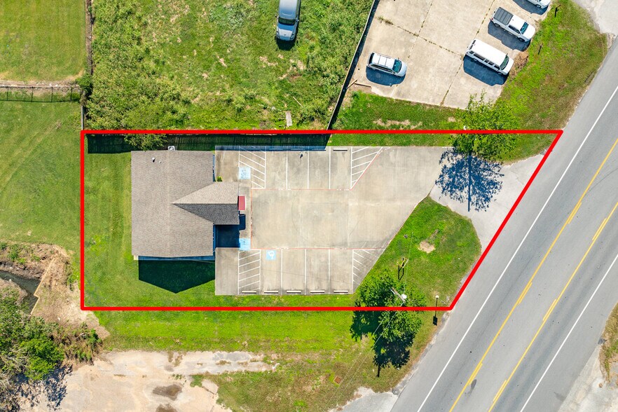 More Photos Of 1228 E Mulberry St, Angleton Bar For Sale