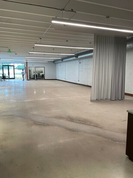 More Photos Of 1914 W Morehead St, Charlotte Office For Sale