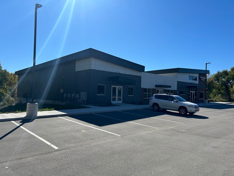 More Photos Of 7740 Childsdale Ave NE, Rockford Storefront For Lease