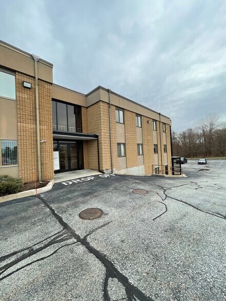 More Photos Of 5586 Post Rd, East Greenwich Office For Lease