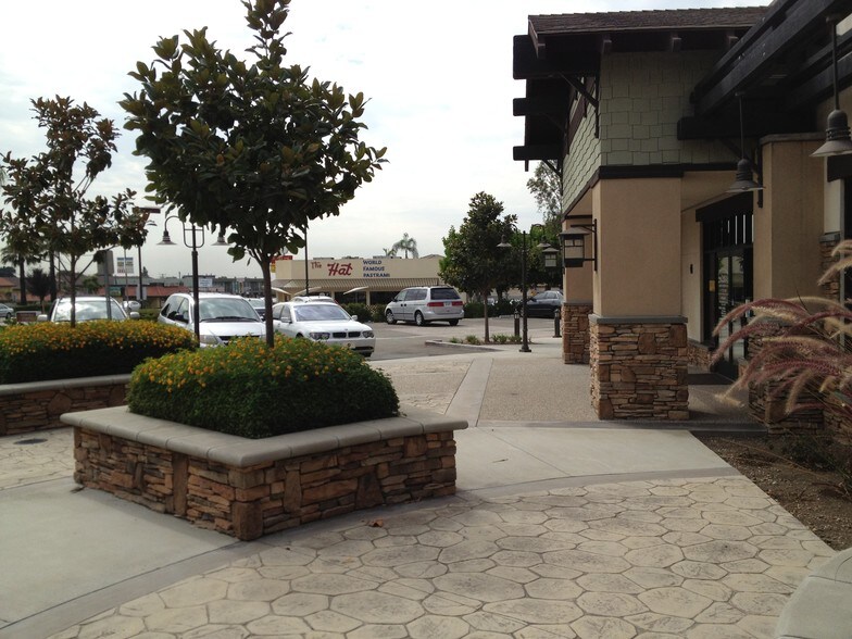 More Photos Of 541-555 S Grand Ave, Glendora Freestanding For Lease