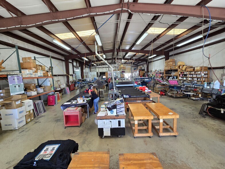 More Photos Of 5943 Posey Ln, Haltom City Manufacturing For Sale