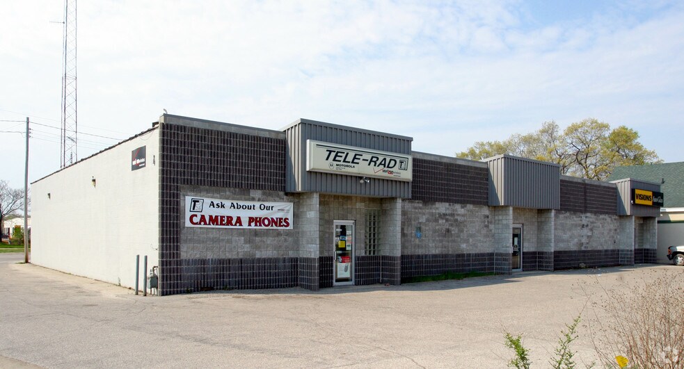 More Photos Of 1387 Laketon Ave, Muskegon Storefront Retail Office For Lease