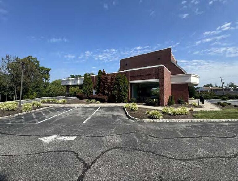 More Photos Of 101 Lancaster Ave, Malvern Bank For Lease