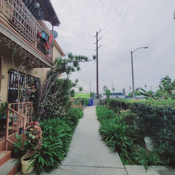 More Photos Of 1516 S Mansfield Ave, Los Angeles Apartments For Sale