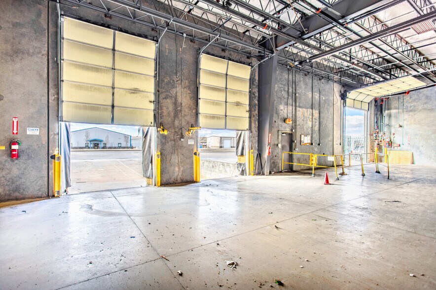 More Photos Of 3200 S Thomas Rd, Oklahoma City Warehouse For Lease