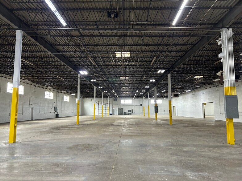 More Photos Of 1550 Arthur Ave, Elk Grove Village Warehouse For Lease