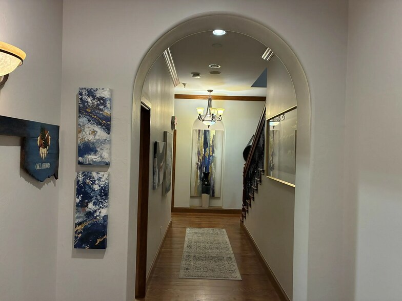 More Photos Of 1425 S Fretz Ave, Edmond Office For Sale