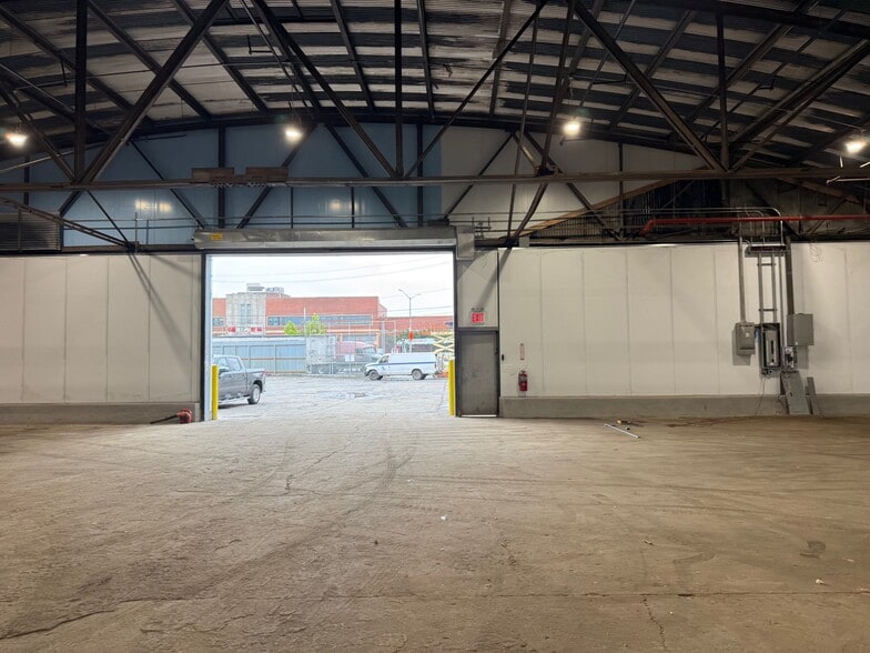 More Photos Of 1301-1339 Metropolitan Ave, Brooklyn Warehouse For Lease