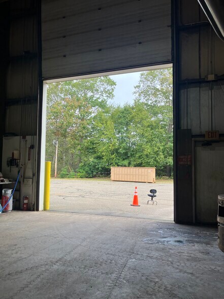 More Photos Of 185 Lafayette Rd, North Hampton Warehouse For Lease