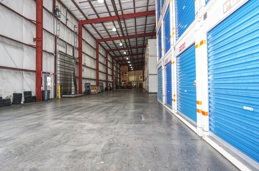 More Photos Of 6791 28th St Cir E, Sarasota Warehouse For Lease