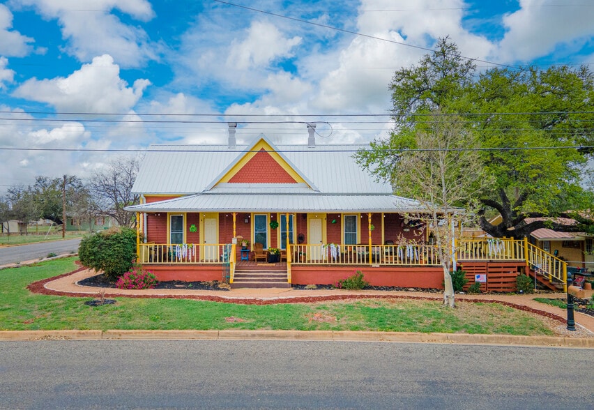 More Photos Of 1307 Wright St, Llano Freestanding For Sale