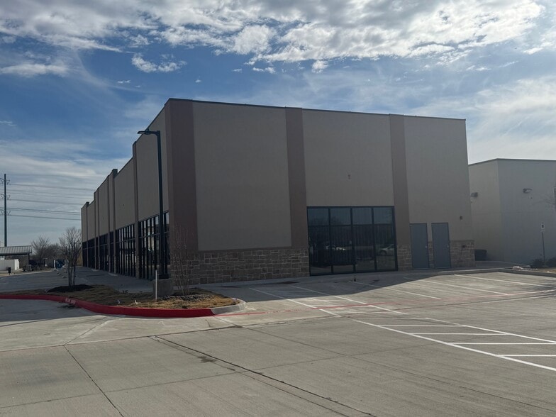 More Photos Of 4760 Windhaven Pky, Lewisville Restaurant For Lease
