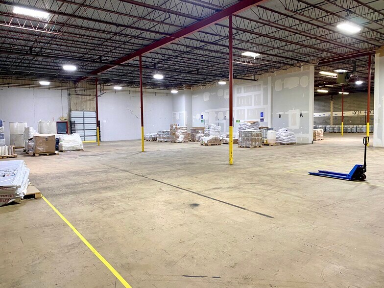 More Photos Of 8134 Interchange Pky, San Antonio Warehouse For Lease