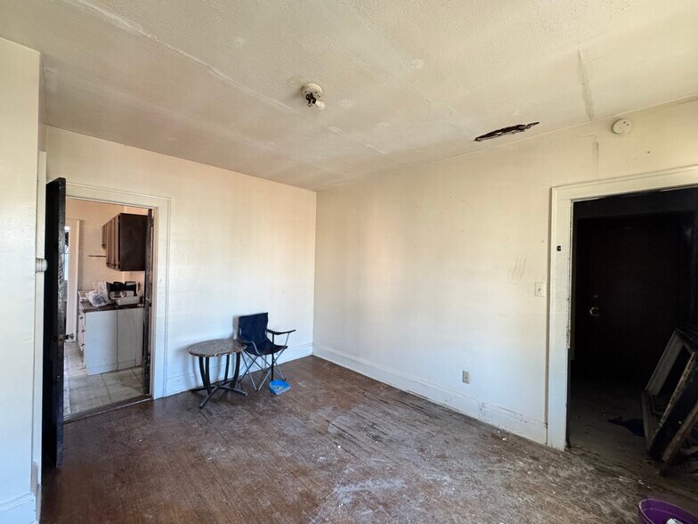 More Photos Of 102 Rowe Ave, Hartford Apartments For Sale