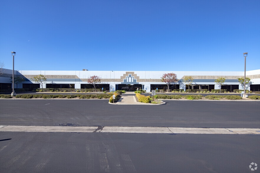 More Photos Of 2727 Skyway Dr, Santa Maria Warehouse For Lease