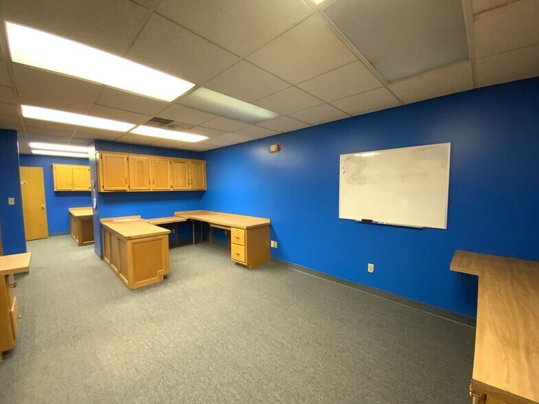 More Photos Of 2415 N Gateway Ave, Harriman Medical For Sale