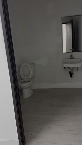 More Photos Of 3115 Foothill Blvd, La Crescenta Unknown For Lease