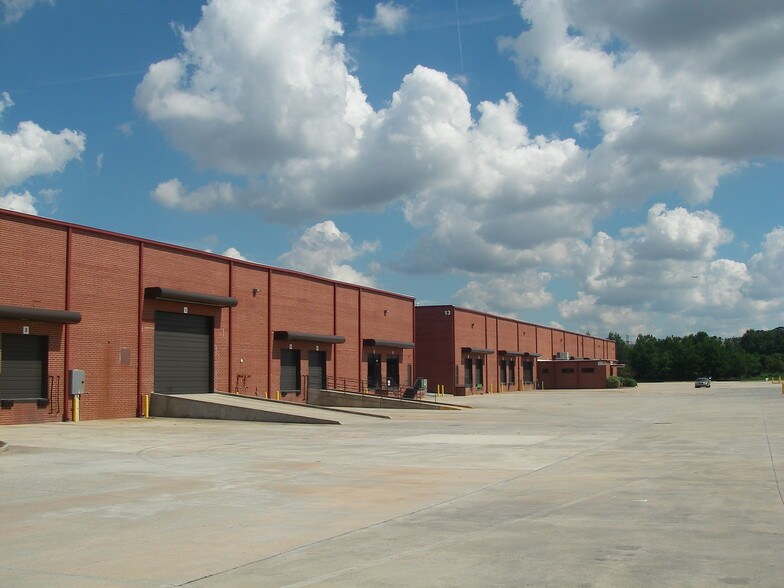 More Photos Of 16 Overmeyer Way, Forest Park Warehouse For Lease