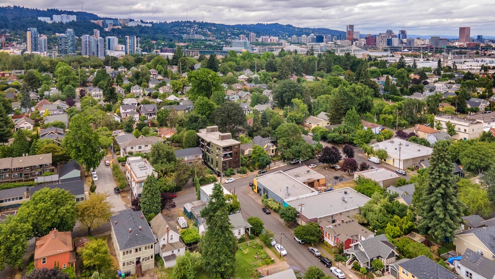 More Photos Of 1219 SE Lafayette St, Portland Loft Creative Space For Sale