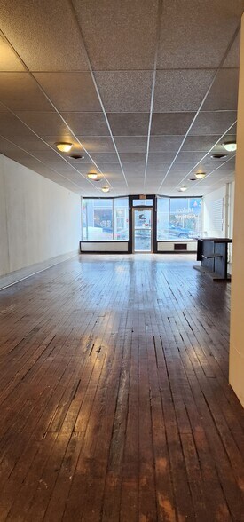 More Photos Of 104 E Main St, Washington Flex For Sale