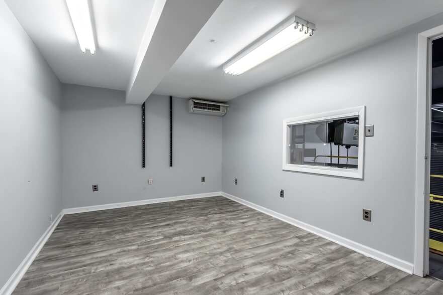 More Photos Of 39 Dobbin St, Brooklyn Warehouse For Sale