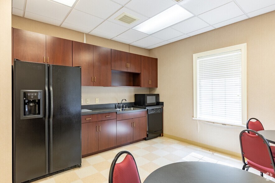 More Photos Of 3165 Maysville Rd, Commerce Bank For Sale