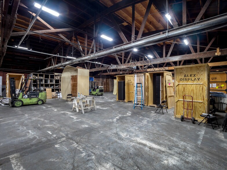 More Photos Of 401 N Leavitt St, Chicago Manufacturing For Sale