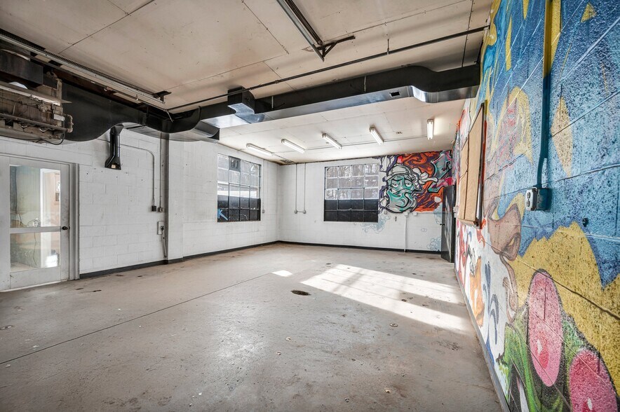 More Photos Of 417 S Colony St, Meriden Showroom For Lease