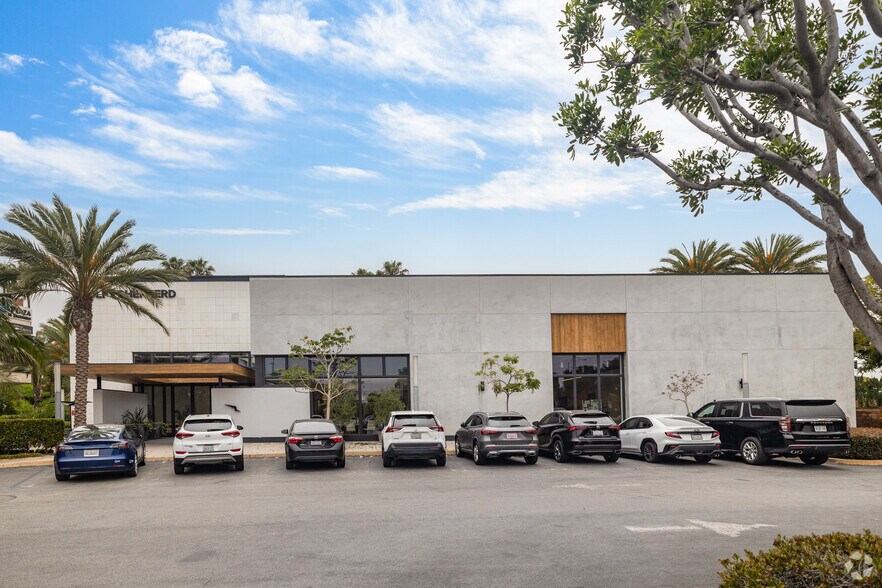 More Photos Of 800 S Pacific Coast Hwy, El Segundo Loft Creative Space For Lease