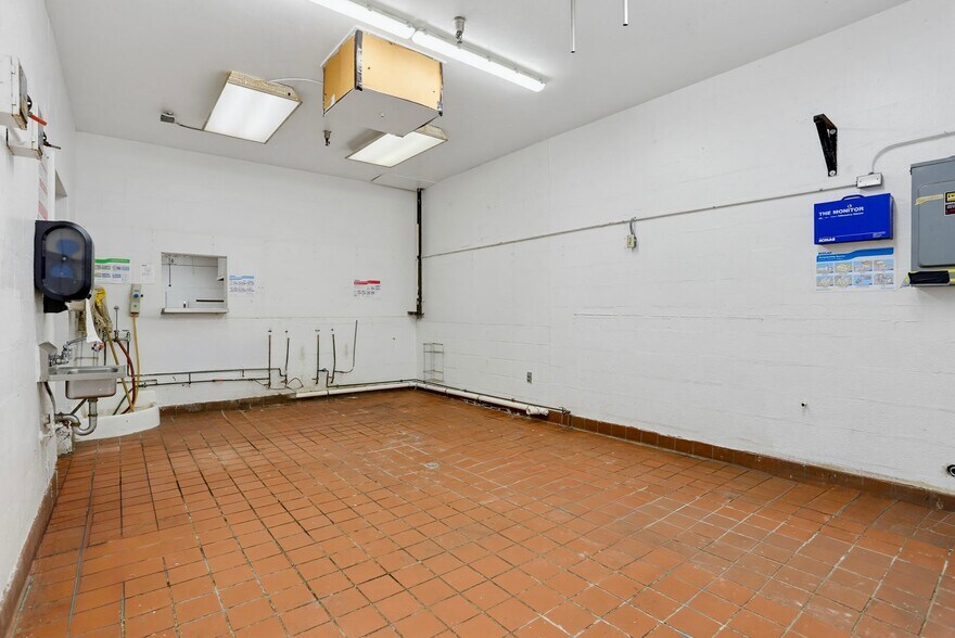 More Photos Of 505 Jermor Ln, Westminster Restaurant For Lease