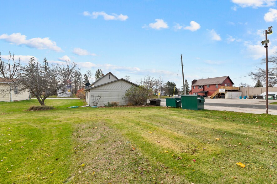 More Photos Of 1689 Day St, Greenleaf Restaurant For Sale