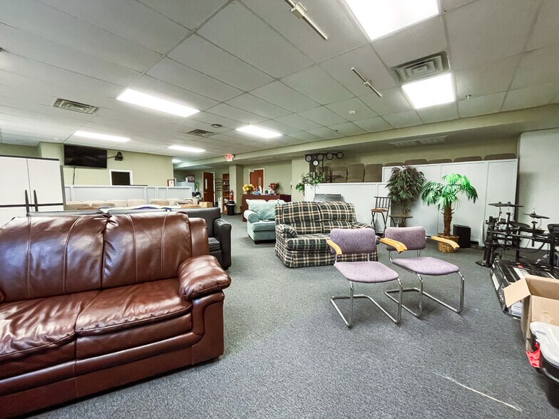 More Photos Of 2-8 Hawley St, Binghamton Hotel For Lease