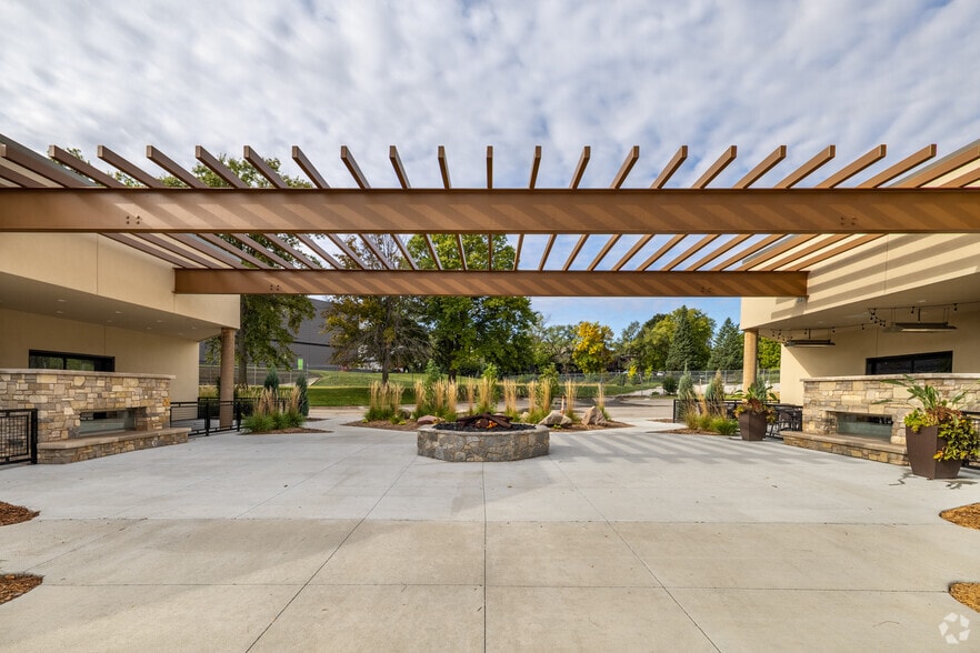 More Photos Of 606-780 N 114th St, Omaha Unknown For Lease