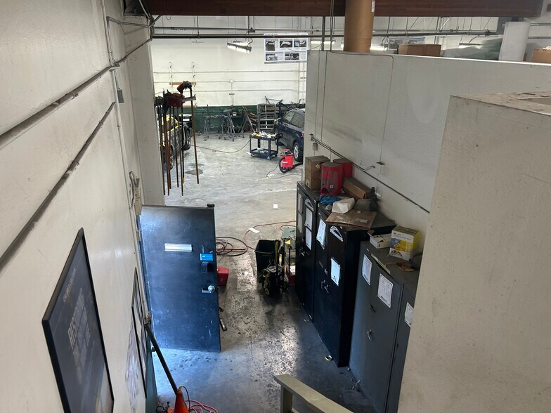 More Photos Of 50 Medway Rd, San Rafael Service For Sale