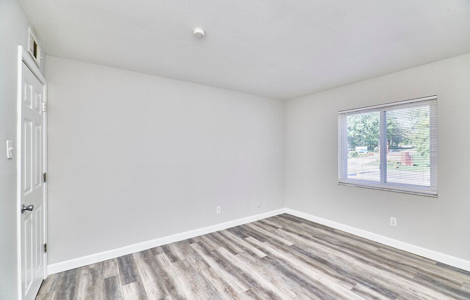 More Photos Of 7594 Watson Rd, Saint Louis Apartments For Sale