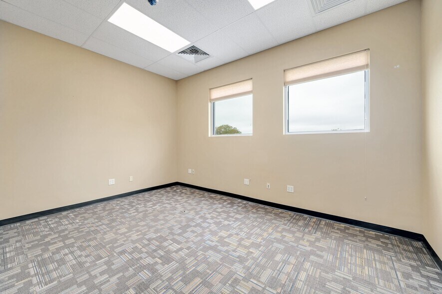 More Photos Of 333 US HWY 290 E, Dripping Springs Unknown For Lease