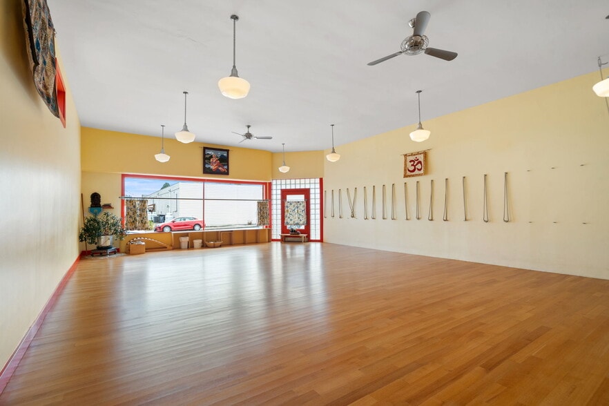 More Photos Of 710 S Lincoln St, Port Angeles General Retail For Sale