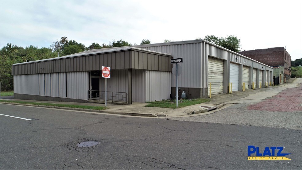 More Photos Of 107 N Hine St, Youngstown Industrial For Sale